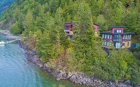 The Lodge On Harrison Lake